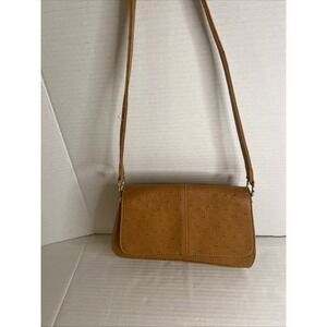Liz‎ Claiborne VTG-ostrich-style texture handbag with snap closure